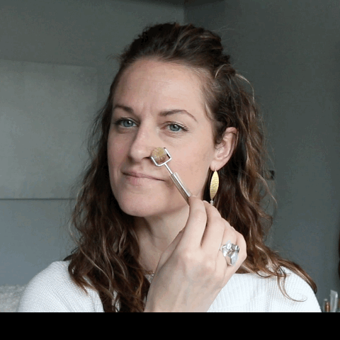 Treating wrinkles in facial reflexology with Dien Chan tools